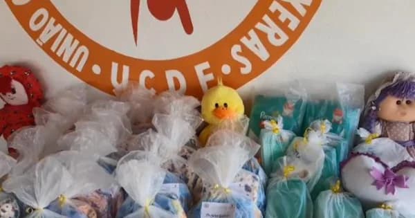 imagens de crianças no cinema